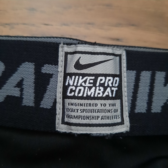Nike Pro Combat Dri-Fit Compression Tights - Picture 8 of 10